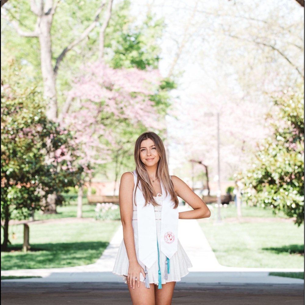 Meet your Posher, Nia